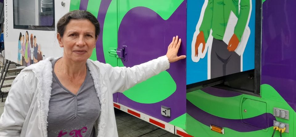Mujer cuidadora de zona Rural