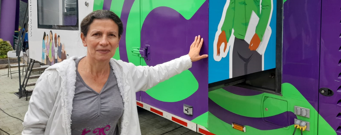 Mujer cuidadora de zona Rural