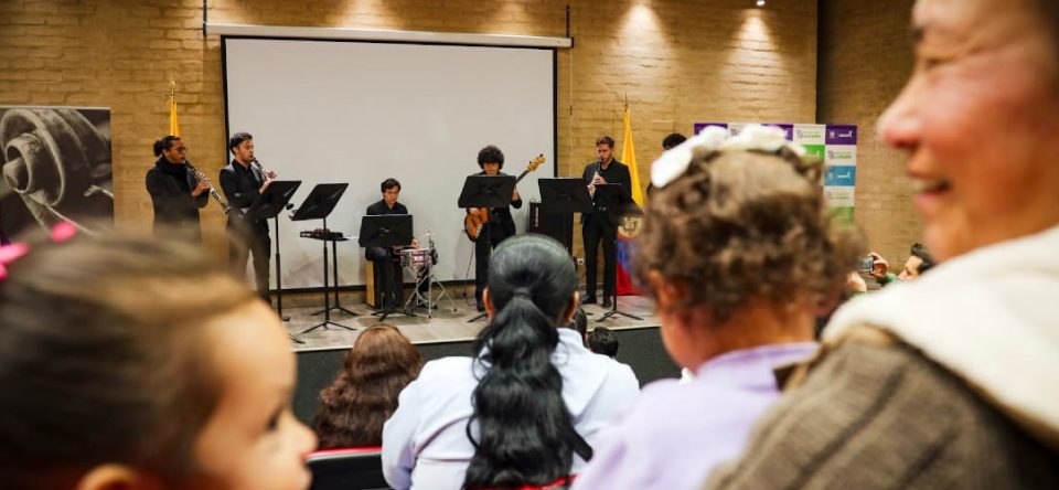 Asistentes a concierto de orquesta sinfónica de cámara