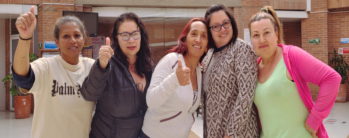 Mujers de Manzana del Cuidado de Kennedy