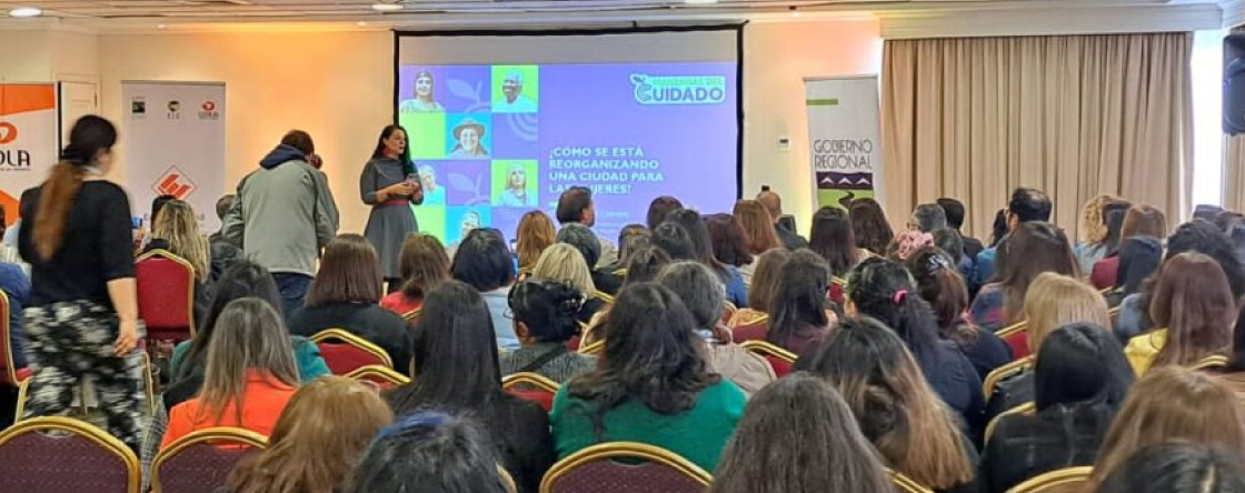 Asistentes a Seminario Internacional ‘Empleabilidad, estrategias innovadoras para mujeres diversas