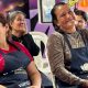 Mujeres graduadas en gastronomía y emprendimiento felices