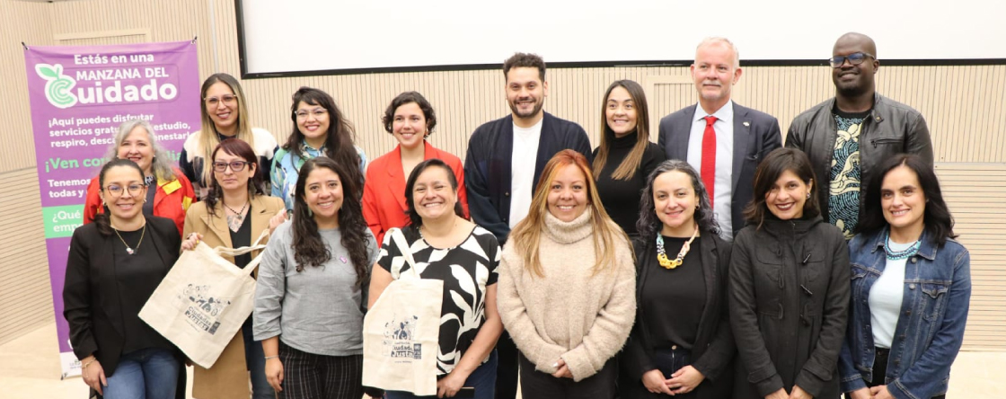 Delegación del Ministerio de Vivienda y Urbanismo de Chile y la Embajada de ese país en Colombia visitando la Manzana de Suba