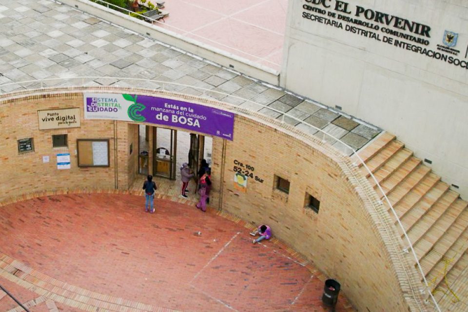 Fachada de manzana del cuidado Bosa