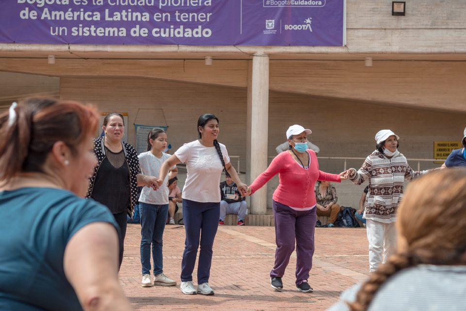Mujeres en actividades de cuidado y respiro